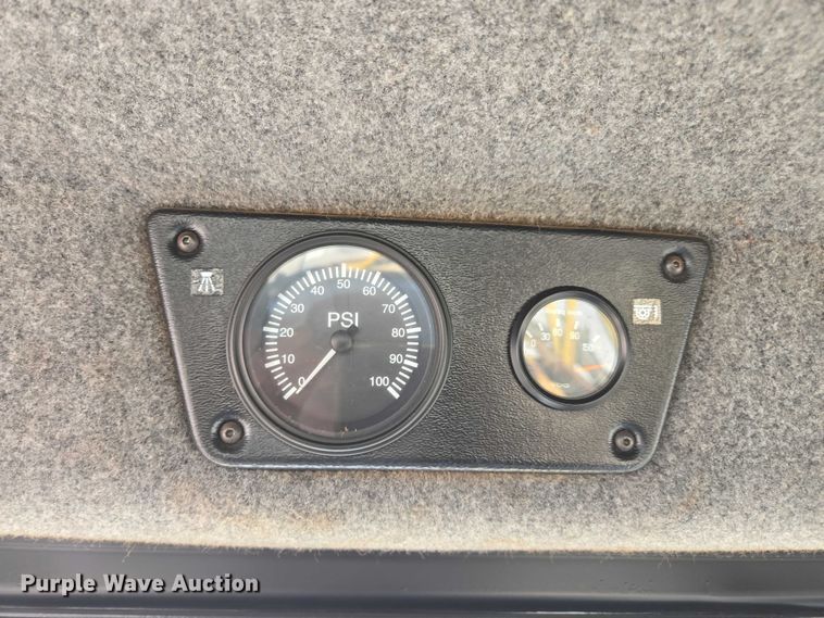 image for item DU2724 2010 Terragator 6203 sprayer