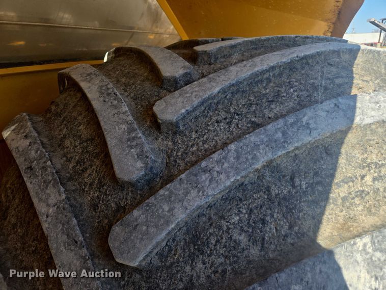 image for item DU2724 2010 Terragator 6203 sprayer