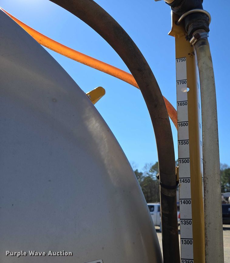 image for item DU2725 AGCO sprayer bed