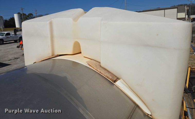 image for item DU2725 AGCO sprayer bed