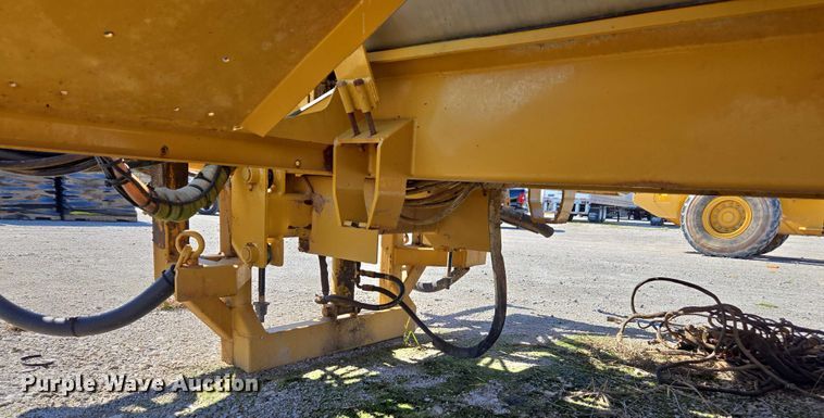image for item DU2725 AGCO sprayer bed