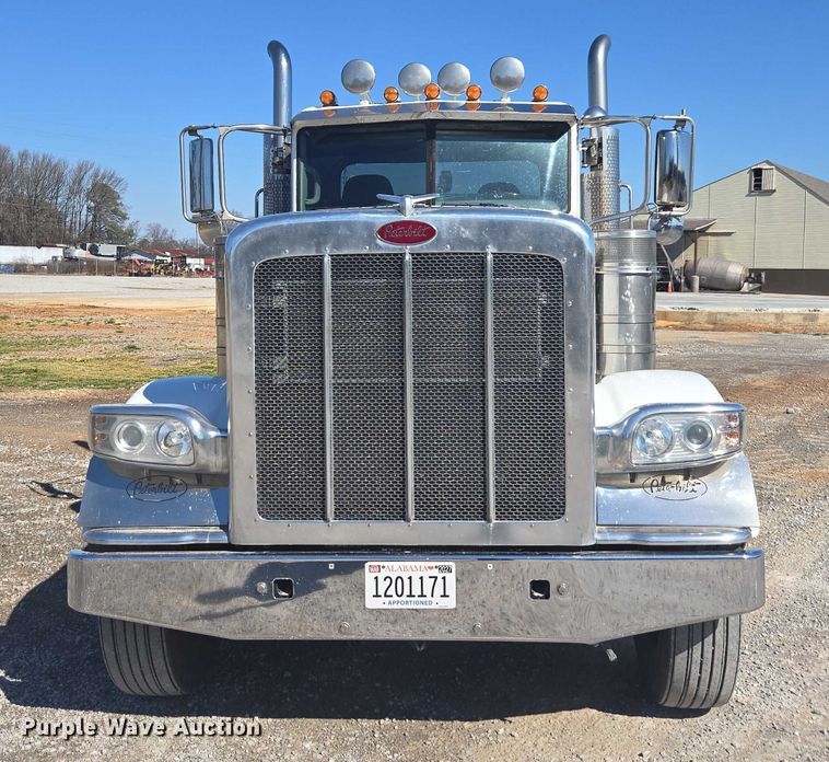 image for item DU2726 2016 Peterbilt 389 semi truck