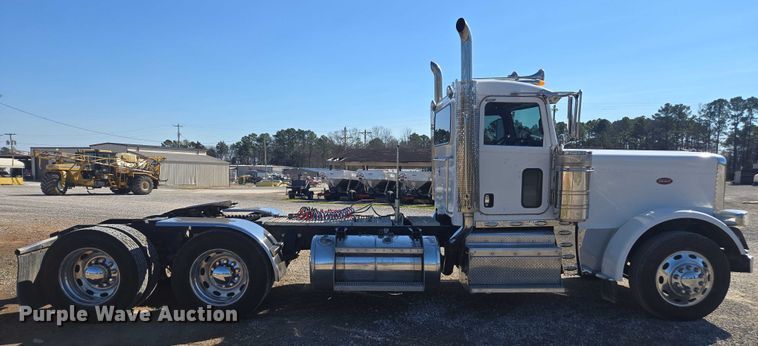 image for item DU2726 2016 Peterbilt 389 semi truck