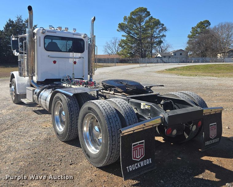 image for item DU2726 2016 Peterbilt 389 semi truck