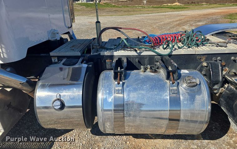 image for item DU2726 2016 Peterbilt 389 semi truck