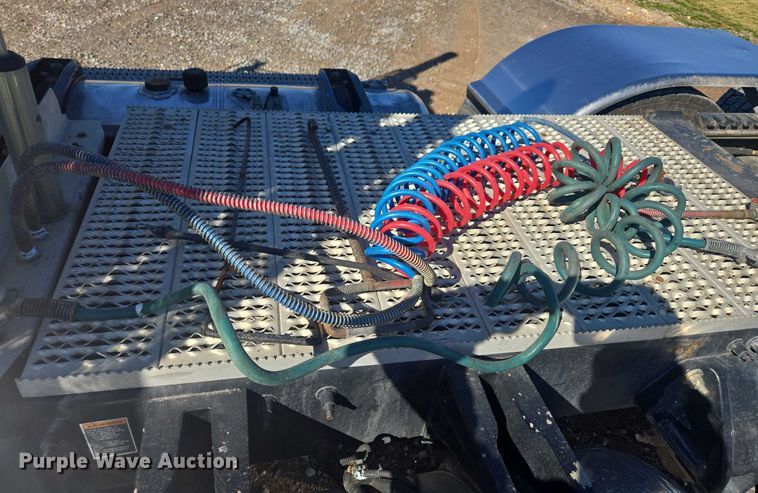 image for item DU2726 2016 Peterbilt 389 semi truck