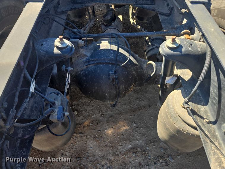 image for item DU2726 2016 Peterbilt 389 semi truck