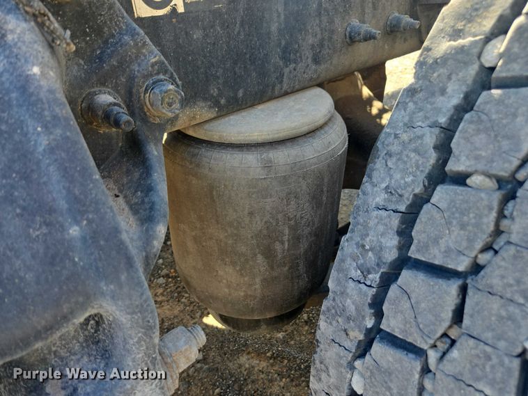 image for item DU2726 2016 Peterbilt 389 semi truck