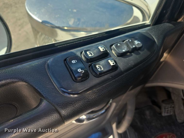 image for item DU2726 2016 Peterbilt 389 semi truck