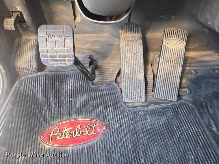 image for item DU2726 2016 Peterbilt 389 semi truck