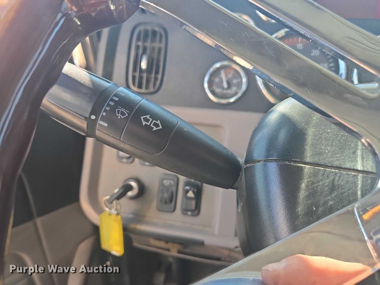 image for item DU2726 2016 Peterbilt 389 semi truck