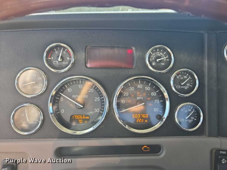 image for item DU2726 2016 Peterbilt 389 semi truck