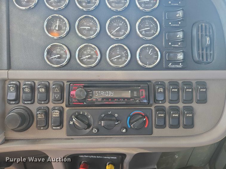 image for item DU2726 2016 Peterbilt 389 semi truck