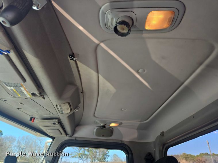 image for item DU2726 2016 Peterbilt 389 semi truck