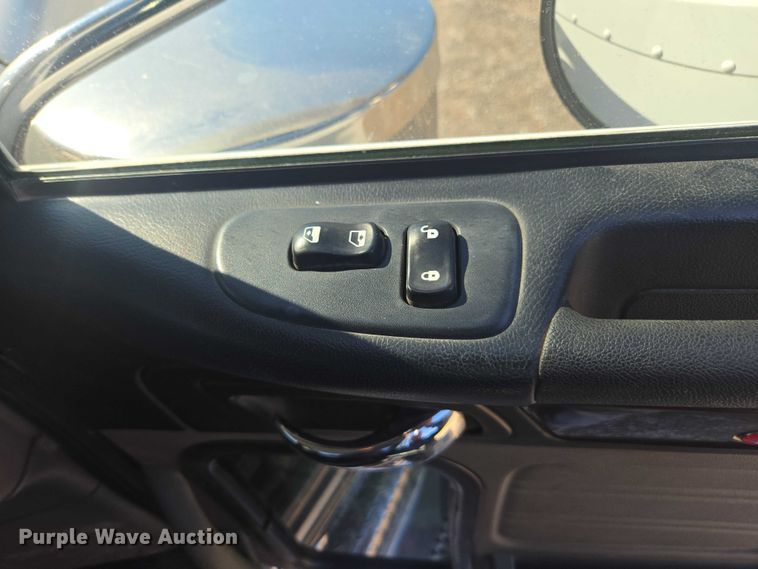 image for item DU2726 2016 Peterbilt 389 semi truck