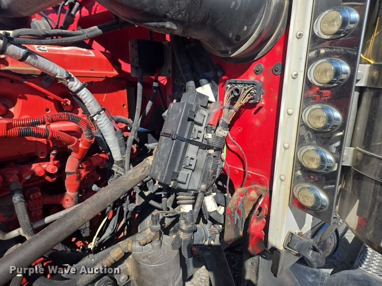 image for item DU2726 2016 Peterbilt 389 semi truck