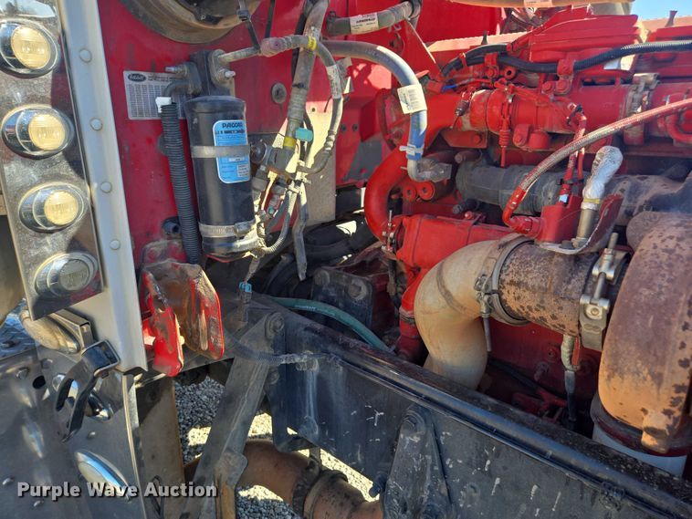 image for item DU2726 2016 Peterbilt 389 semi truck