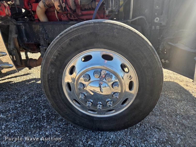 image for item DU2726 2016 Peterbilt 389 semi truck