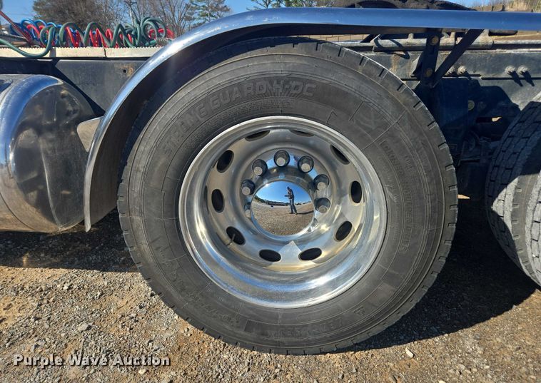 image for item DU2726 2016 Peterbilt 389 semi truck