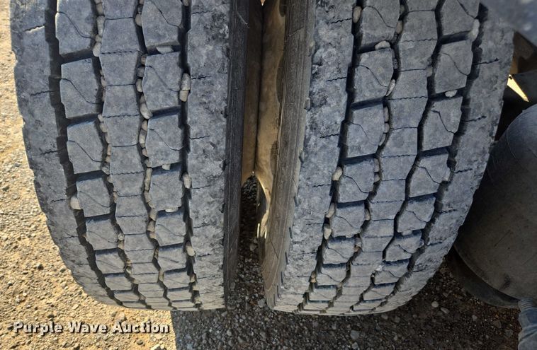 image for item DU2726 2016 Peterbilt 389 semi truck