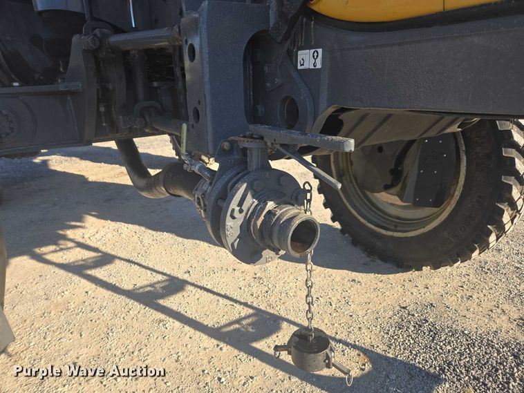 image for item DU2727 2014 RoGator RG1300 sprayer