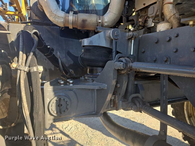 image for item DU2727 2014 RoGator RG1300 sprayer