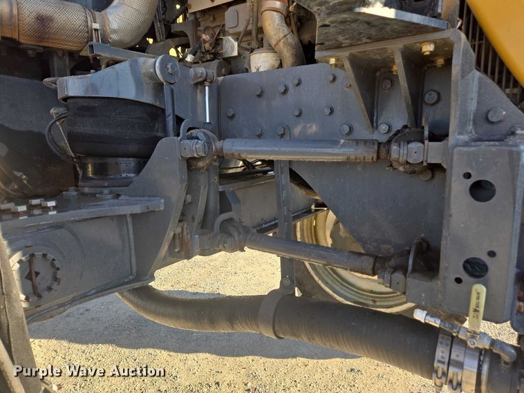 image for item DU2727 2014 RoGator RG1300 sprayer