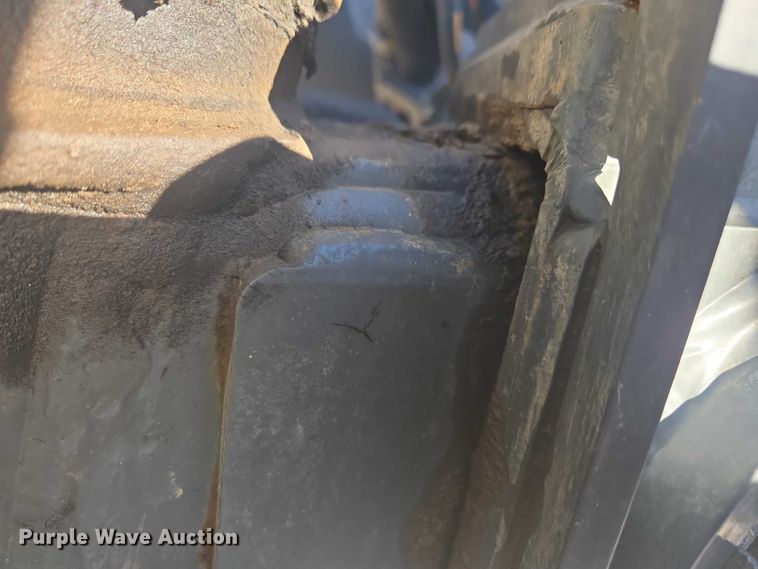 image for item DU2727 2014 RoGator RG1300 sprayer