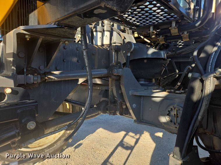 image for item DU2727 2014 RoGator RG1300 sprayer