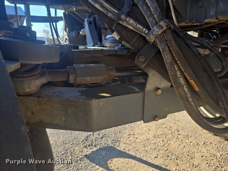 image for item DU2727 2014 RoGator RG1300 sprayer