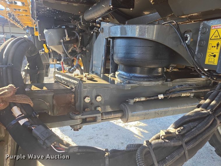 image for item DU2727 2014 RoGator RG1300 sprayer