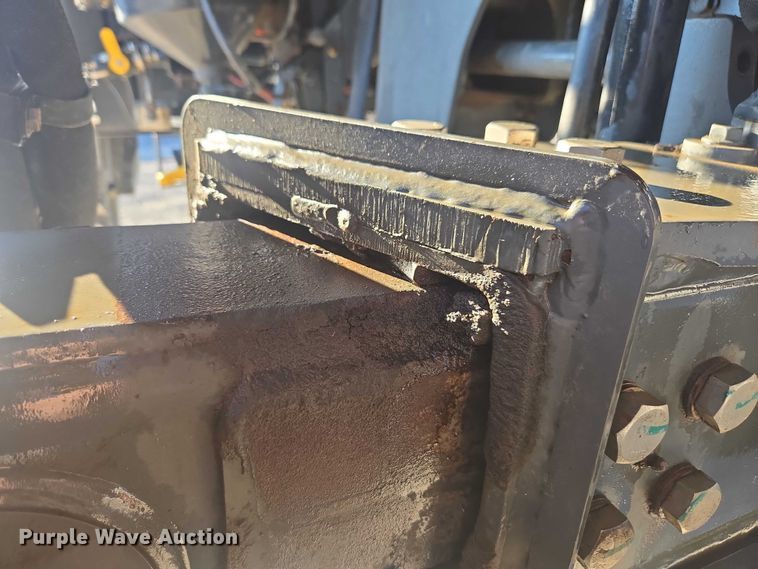 image for item DU2727 2014 RoGator RG1300 sprayer