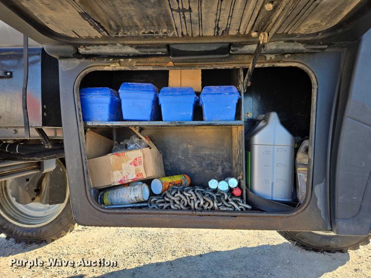 image for item DU2727 2014 RoGator RG1300 sprayer