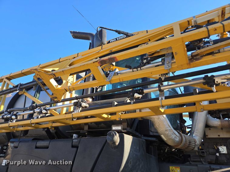 image for item DU2727 2014 RoGator RG1300 sprayer