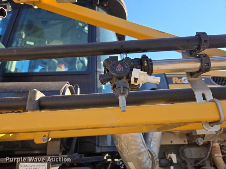 image for item DU2727 2014 RoGator RG1300 sprayer