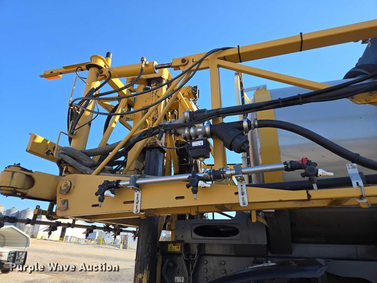 image for item DU2727 2014 RoGator RG1300 sprayer
