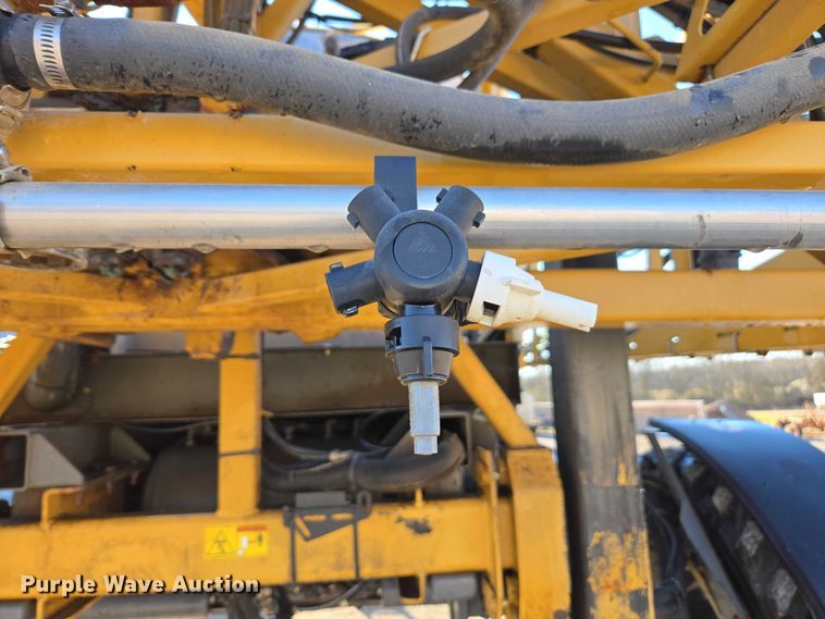 image for item DU2727 2014 RoGator RG1300 sprayer