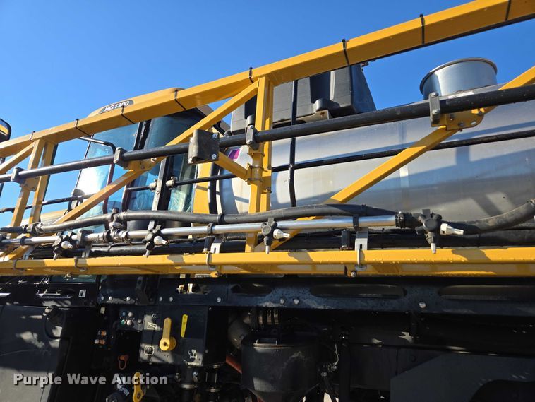 image for item DU2727 2014 RoGator RG1300 sprayer