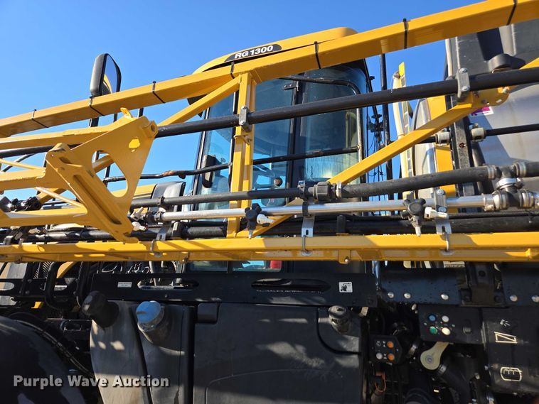 image for item DU2727 2014 RoGator RG1300 sprayer