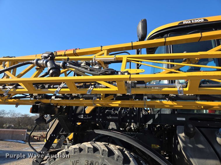 image for item DU2727 2014 RoGator RG1300 sprayer