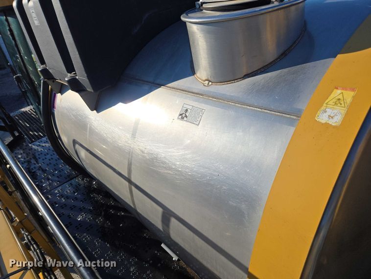 image for item DU2727 2014 RoGator RG1300 sprayer