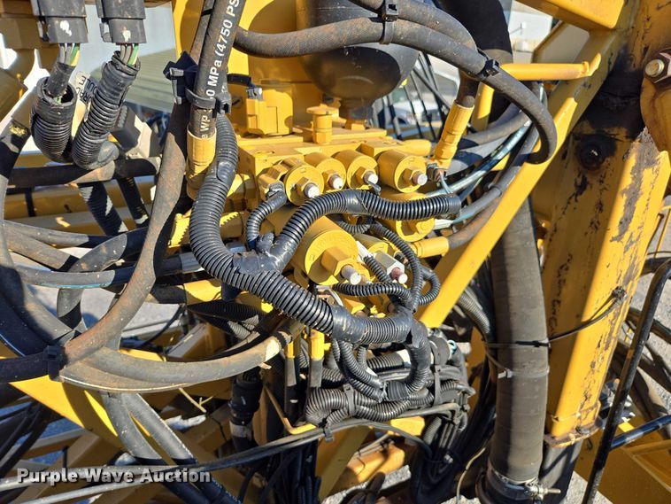 image for item DU2727 2014 RoGator RG1300 sprayer