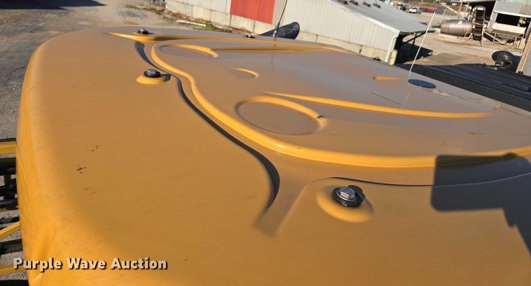 image for item DU2727 2014 RoGator RG1300 sprayer