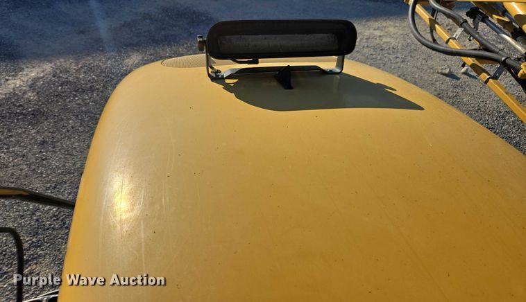 image for item DU2727 2014 RoGator RG1300 sprayer