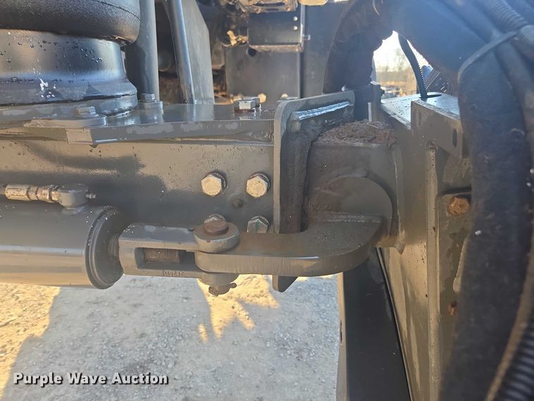 image for item DU2727 2014 RoGator RG1300 sprayer