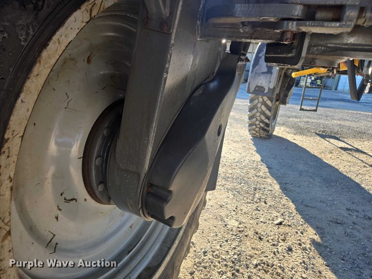 image for item DU2727 2014 RoGator RG1300 sprayer