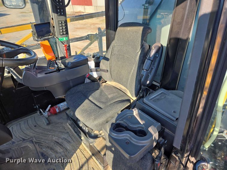 image for item DU2727 2014 RoGator RG1300 sprayer