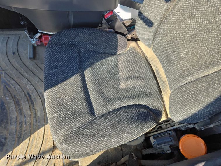 image for item DU2727 2014 RoGator RG1300 sprayer