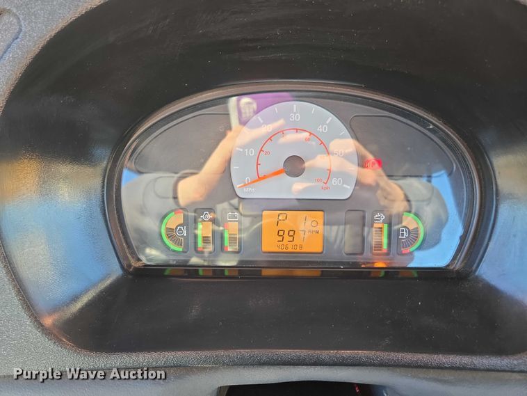 image for item DU2727 2014 RoGator RG1300 sprayer