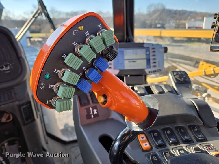 image for item DU2727 2014 RoGator RG1300 sprayer